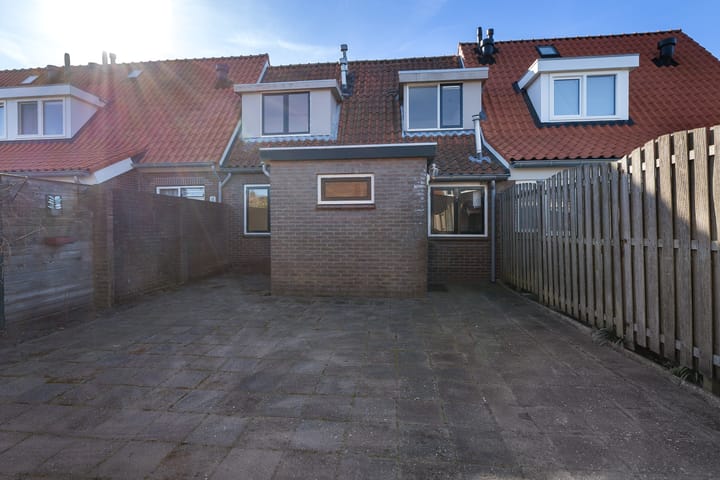 Photo 2 of Zwaluwstraat 12