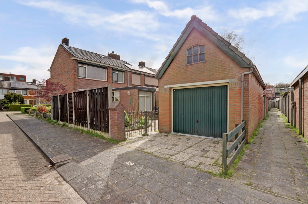 Photo 2 of Madeliefstraat 17