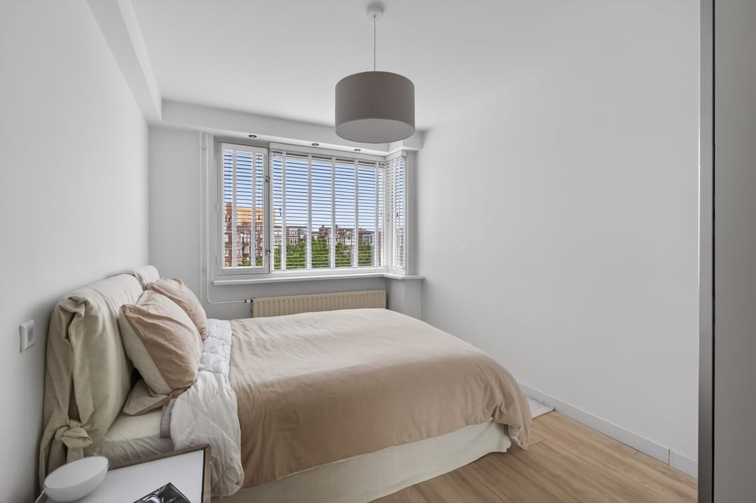 Spacious Top Floor Apartment with Three Bedrooms and Two Balconies in Amsterdam Oost — 32