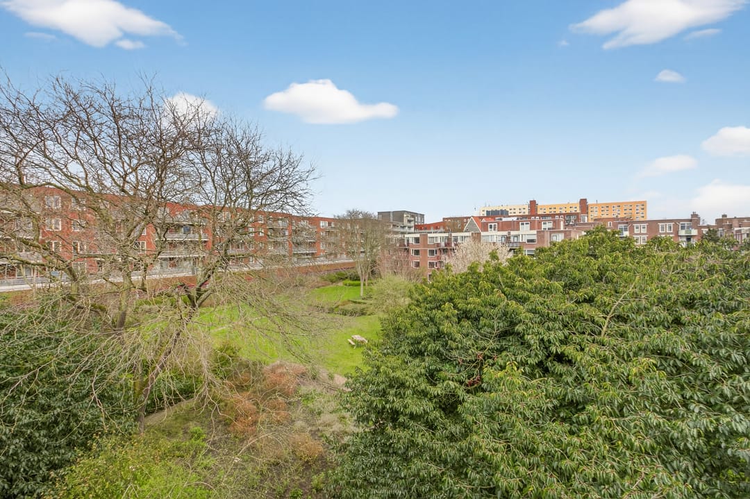 Spacious Top Floor Apartment with Three Bedrooms and Two Balconies in Amsterdam Oost — 43