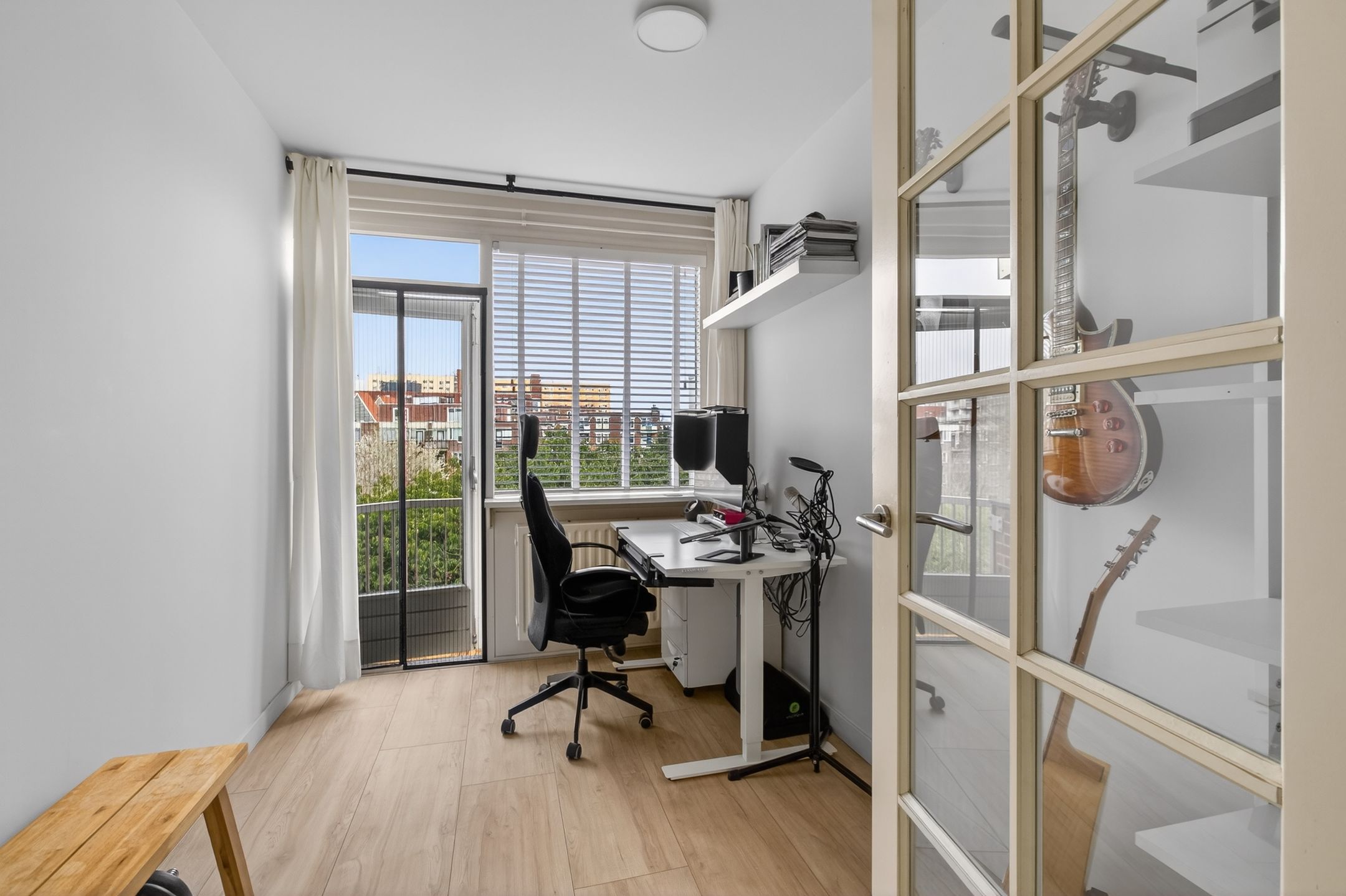 Spacious Top Floor Apartment with Three Bedrooms and Two Balconies in Amsterdam Oost — 39