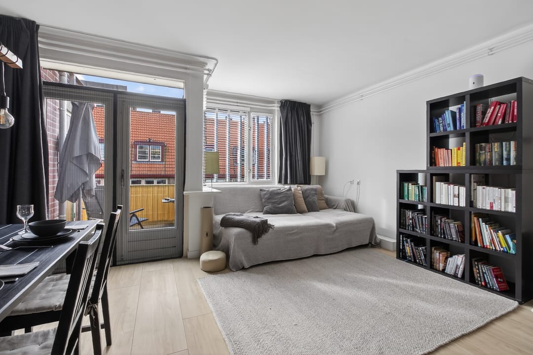 Spacious Top Floor Apartment with Three Bedrooms and Two Balconies in Amsterdam Oost — 8