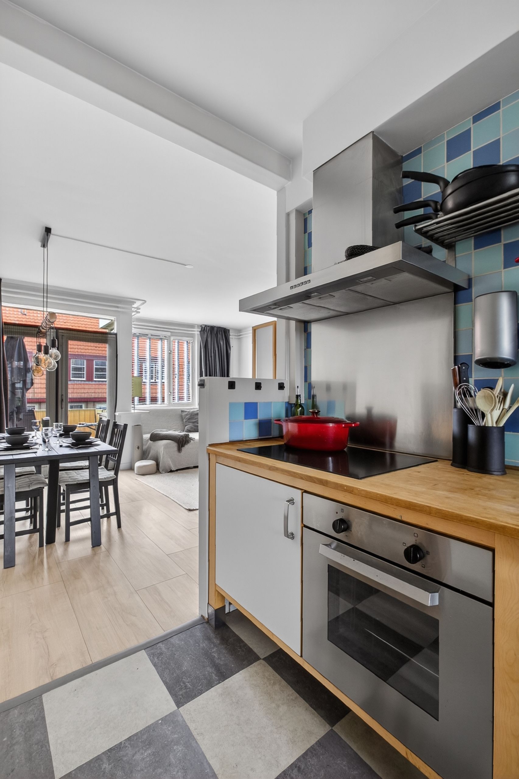 Spacious Top Floor Apartment with Three Bedrooms and Two Balconies in Amsterdam Oost — 12
