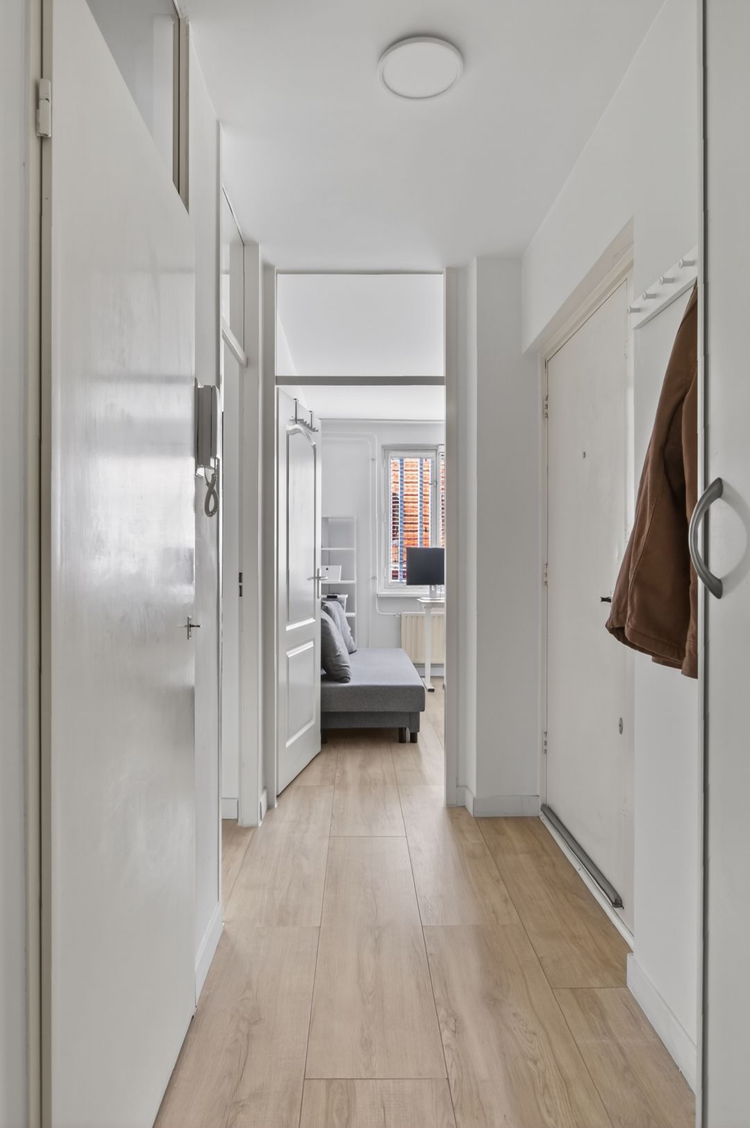 Spacious Top Floor Apartment with Three Bedrooms and Two Balconies in Amsterdam Oost — 38