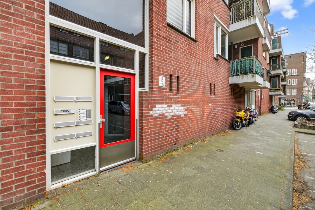Spacious Top Floor Apartment with Three Bedrooms and Two Balconies in Amsterdam Oost — 41