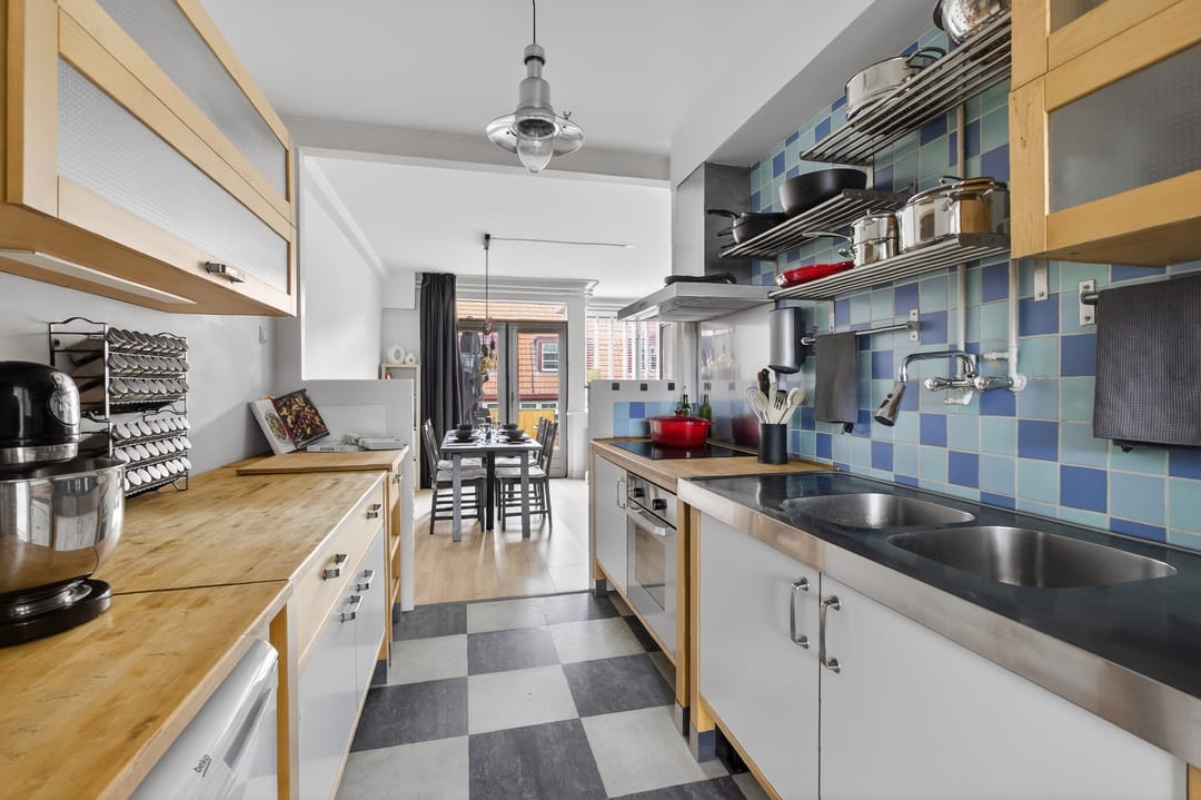 Spacious Top Floor Apartment with Three Bedrooms and Two Balconies in Amsterdam Oost — 13