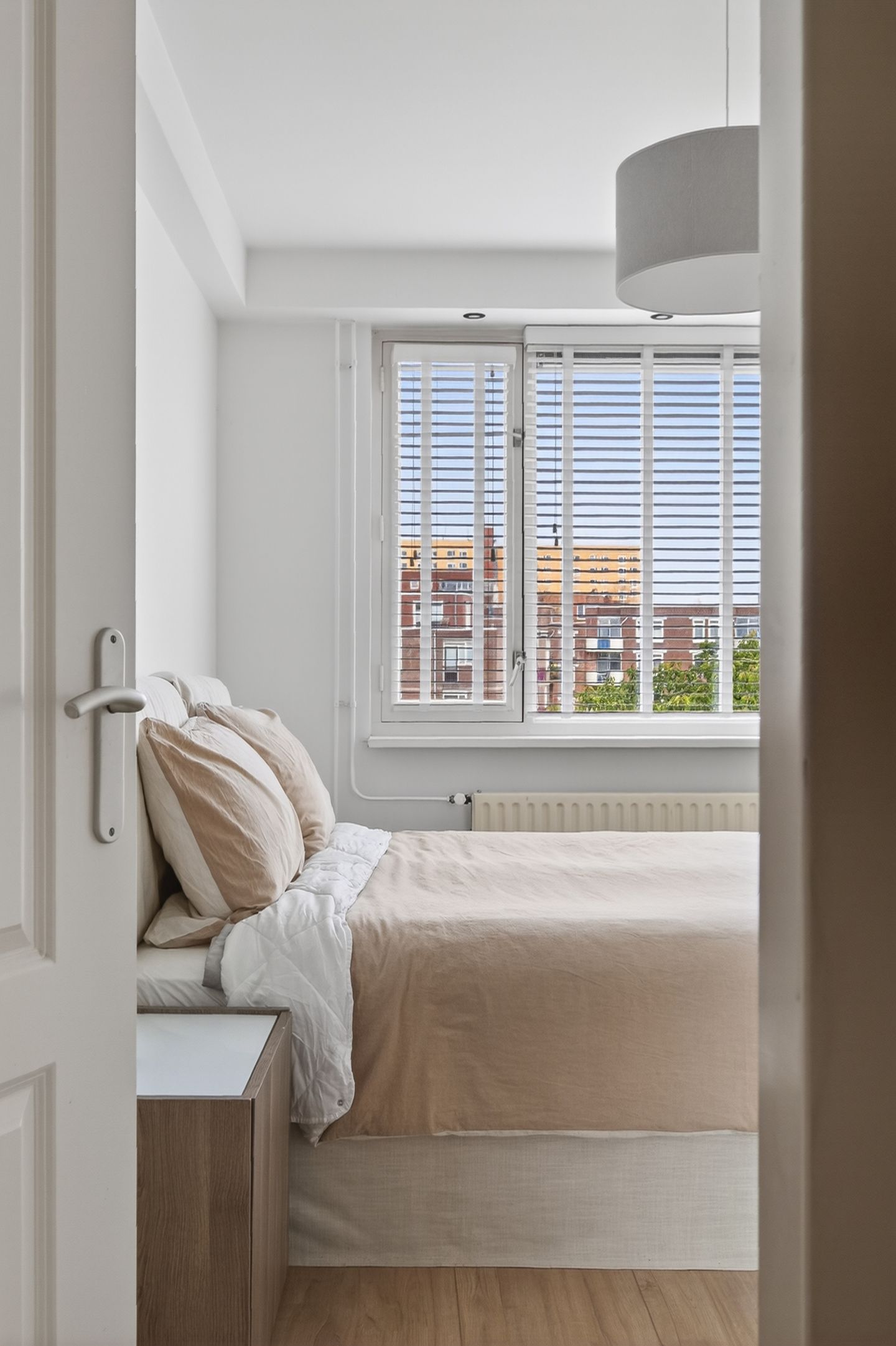 Spacious Top Floor Apartment with Three Bedrooms and Two Balconies in Amsterdam Oost — 35