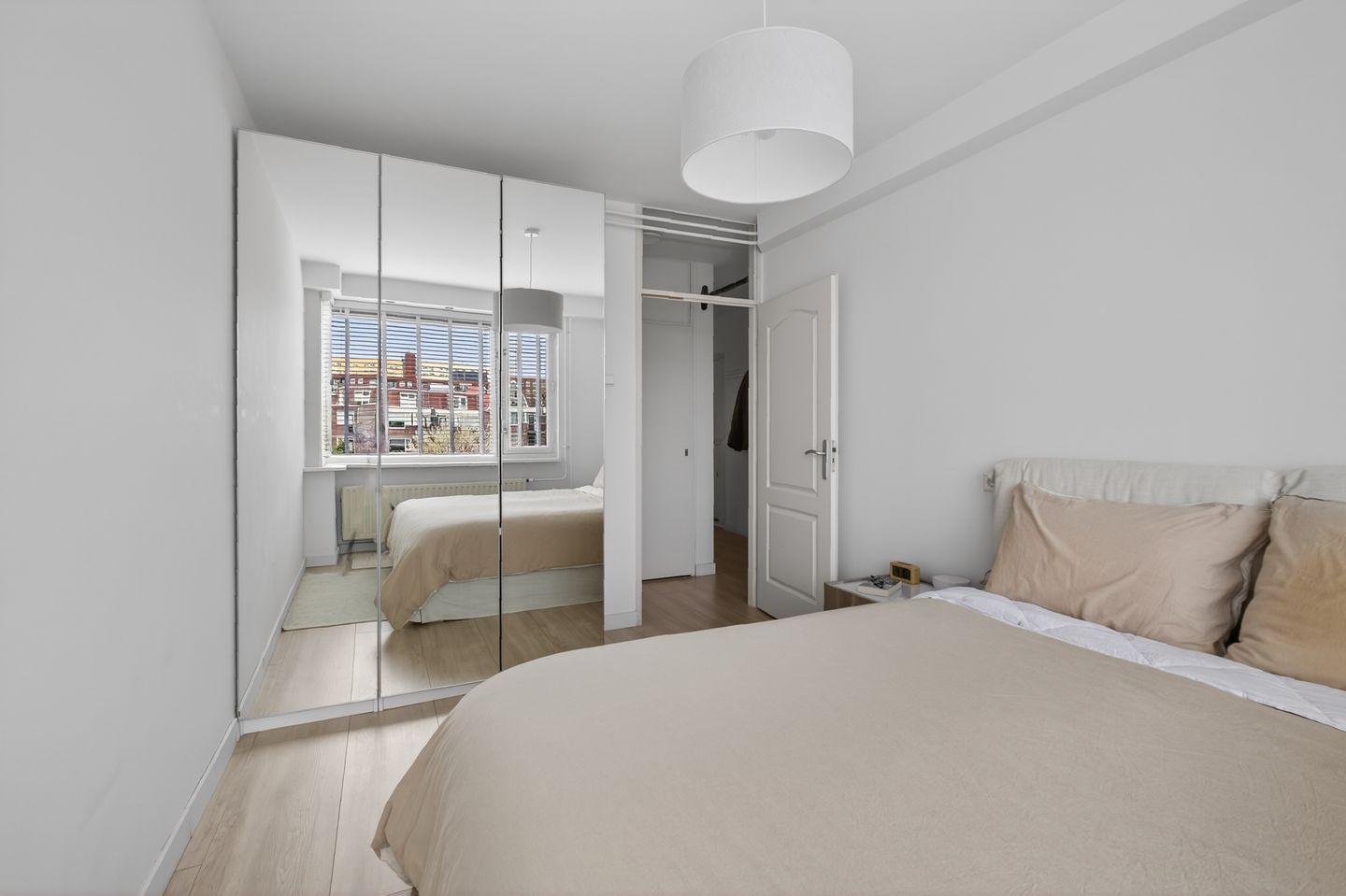 Spacious Top Floor Apartment with Three Bedrooms and Two Balconies in Amsterdam Oost — 34