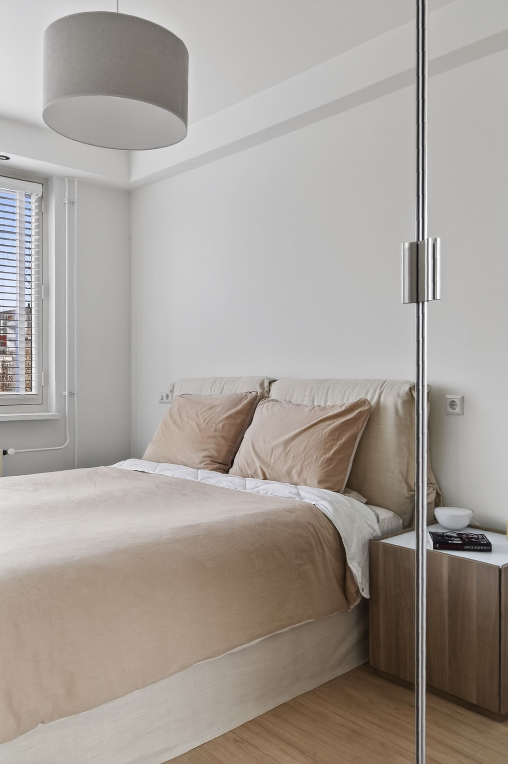 Spacious Top Floor Apartment with Three Bedrooms and Two Balconies in Amsterdam Oost — 36
