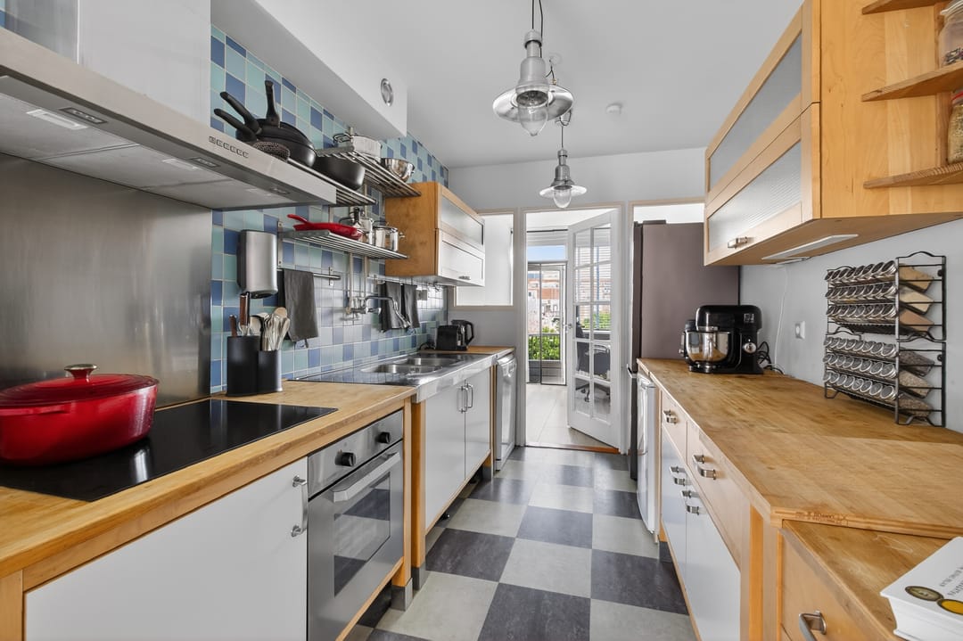 Spacious Top Floor Apartment with Three Bedrooms and Two Balconies in Amsterdam Oost — 17