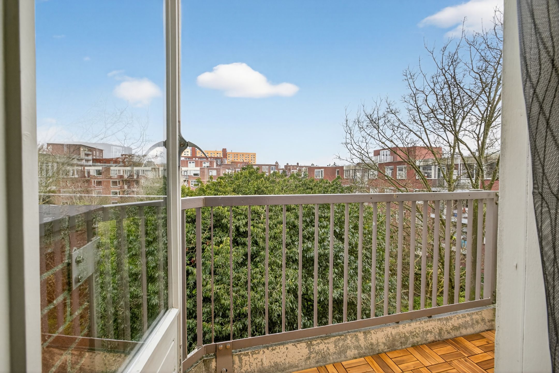 Spacious Top Floor Apartment with Three Bedrooms and Two Balconies in Amsterdam Oost — 42