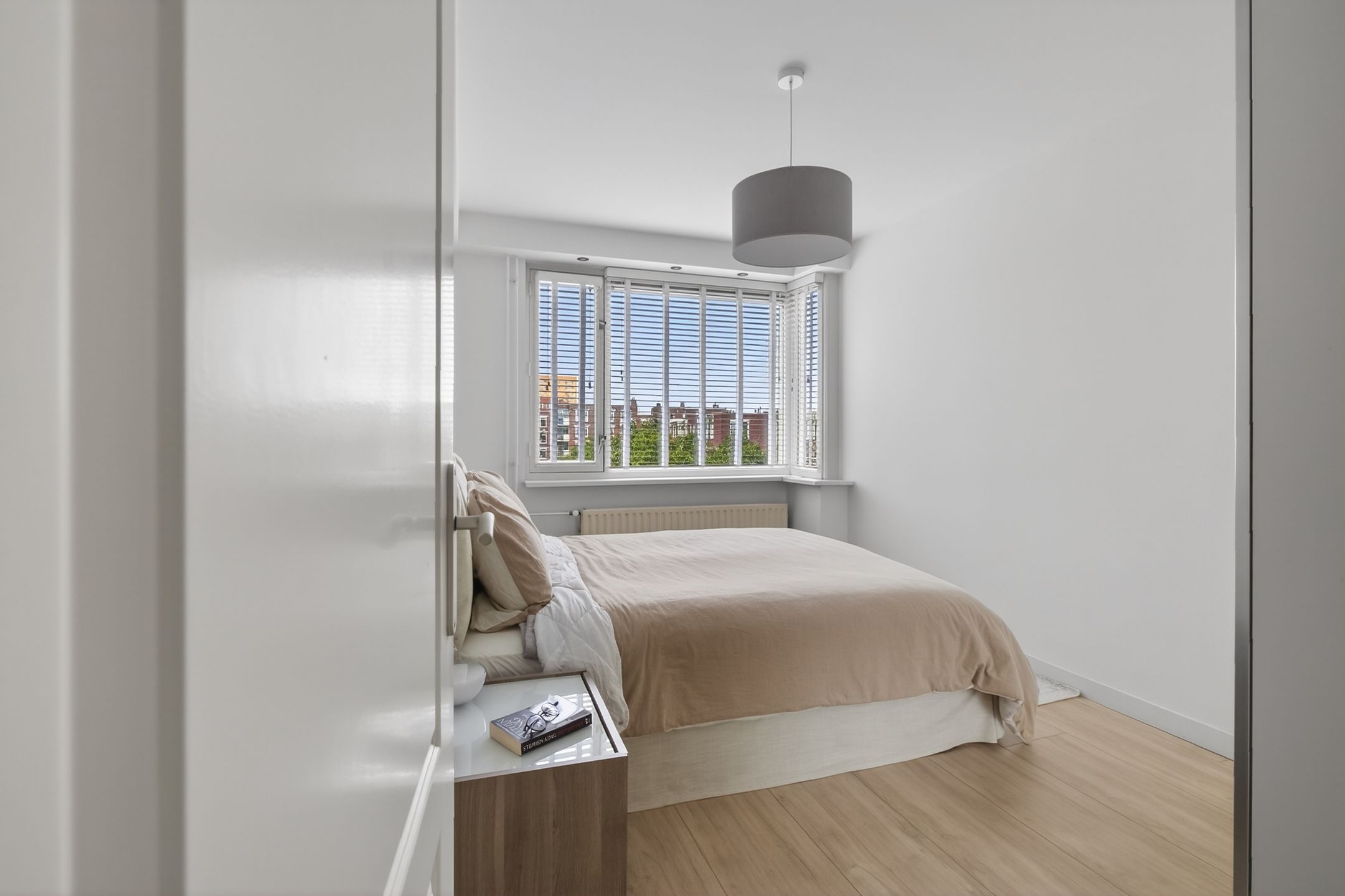 Spacious Top Floor Apartment with Three Bedrooms and Two Balconies in Amsterdam Oost — 33