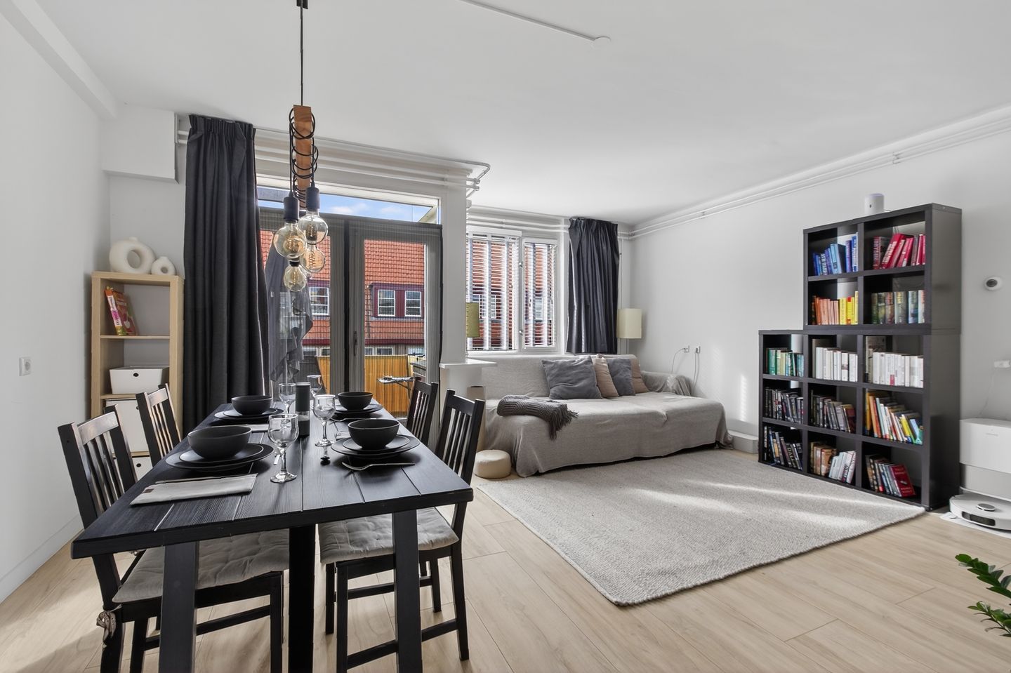 Spacious Top Floor Apartment with Three Bedrooms and Two Balconies in Amsterdam Oost — 10