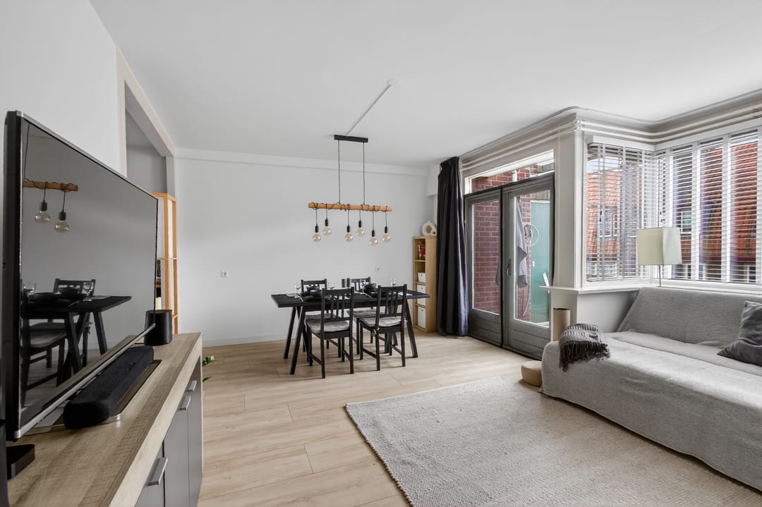 Spacious Top Floor Apartment with Three Bedrooms and Two Balconies in Amsterdam Oost — 11