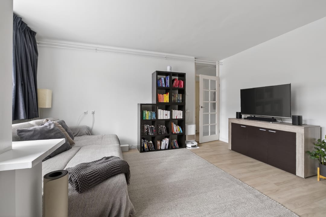 Spacious Top Floor Apartment with Three Bedrooms and Two Balconies in Amsterdam Oost — 22