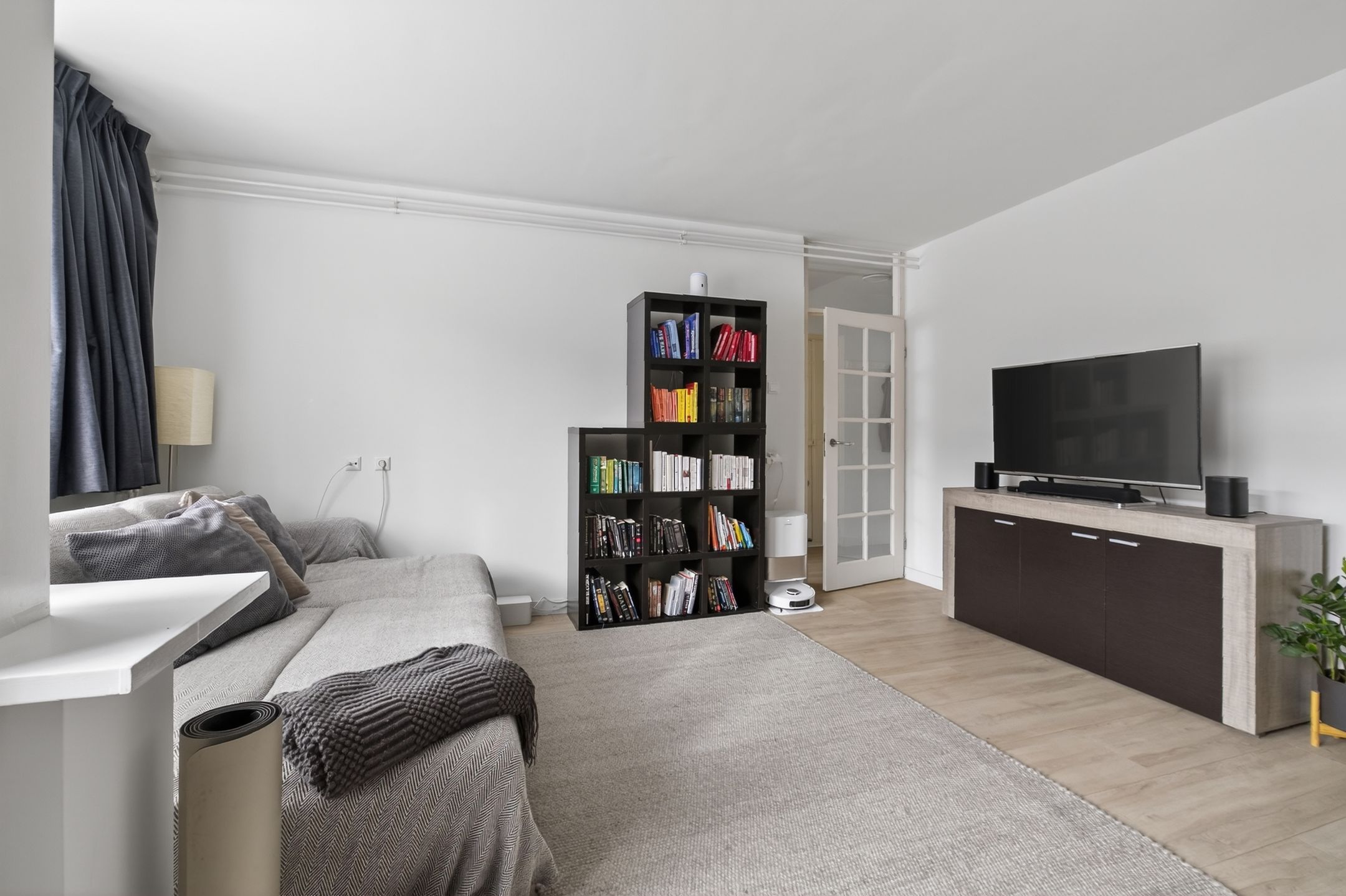 Spacious Top Floor Apartment with Three Bedrooms and Two Balconies in Amsterdam Oost — 21