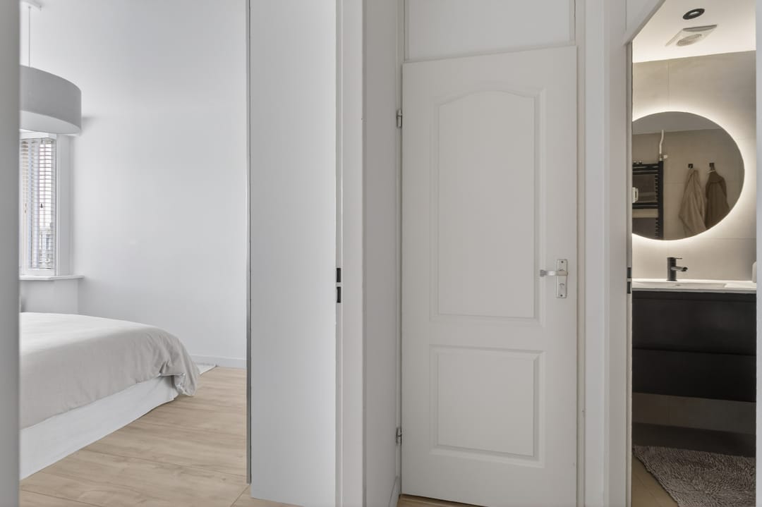 Spacious Top Floor Apartment with Three Bedrooms and Two Balconies in Amsterdam Oost — 31