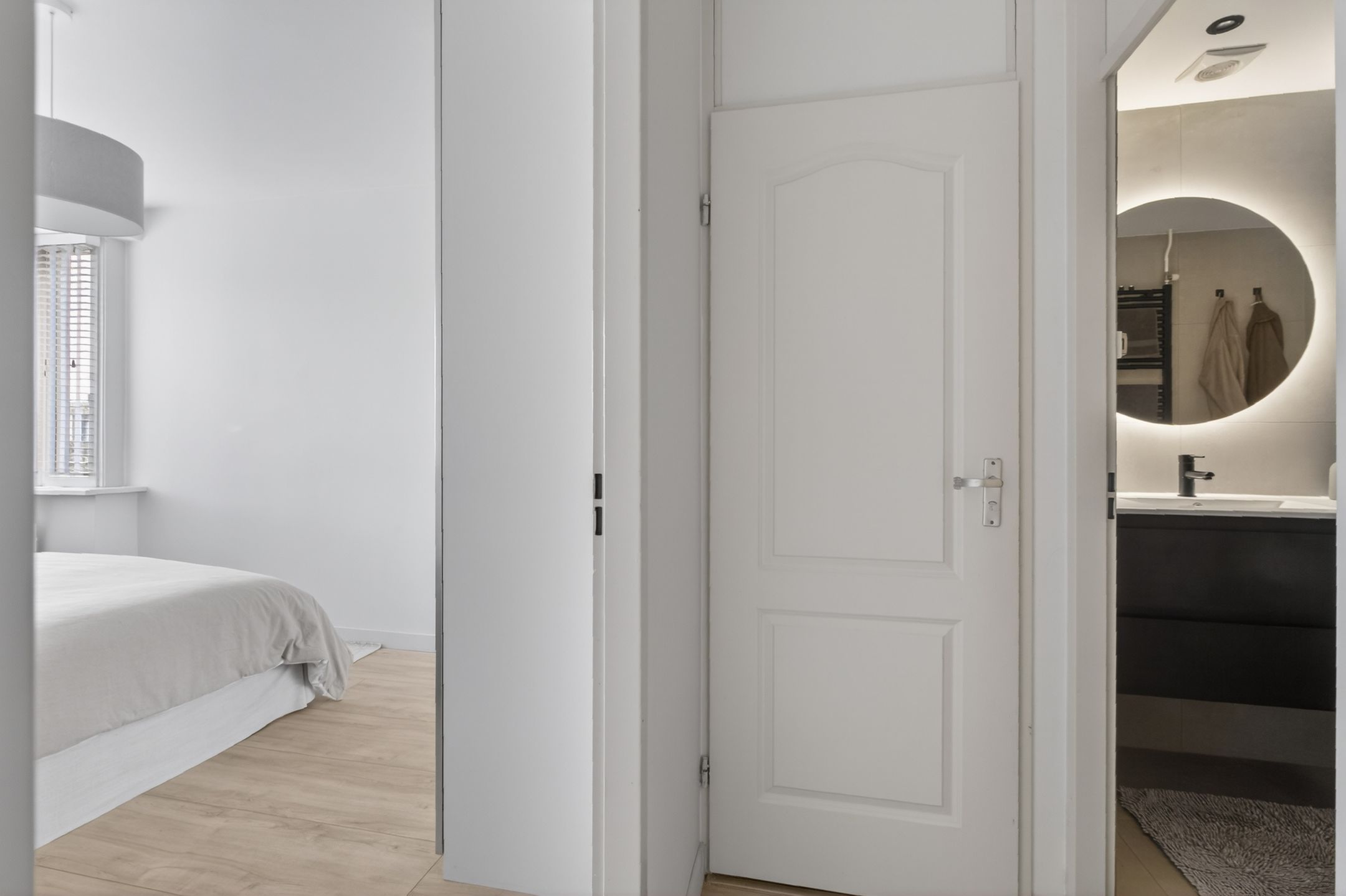 Spacious Top Floor Apartment with Three Bedrooms and Two Balconies in Amsterdam Oost — 30