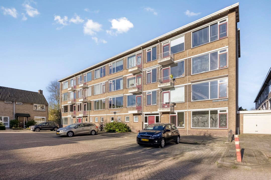 Foto 1 van Directeur Moerlandsstraat 9