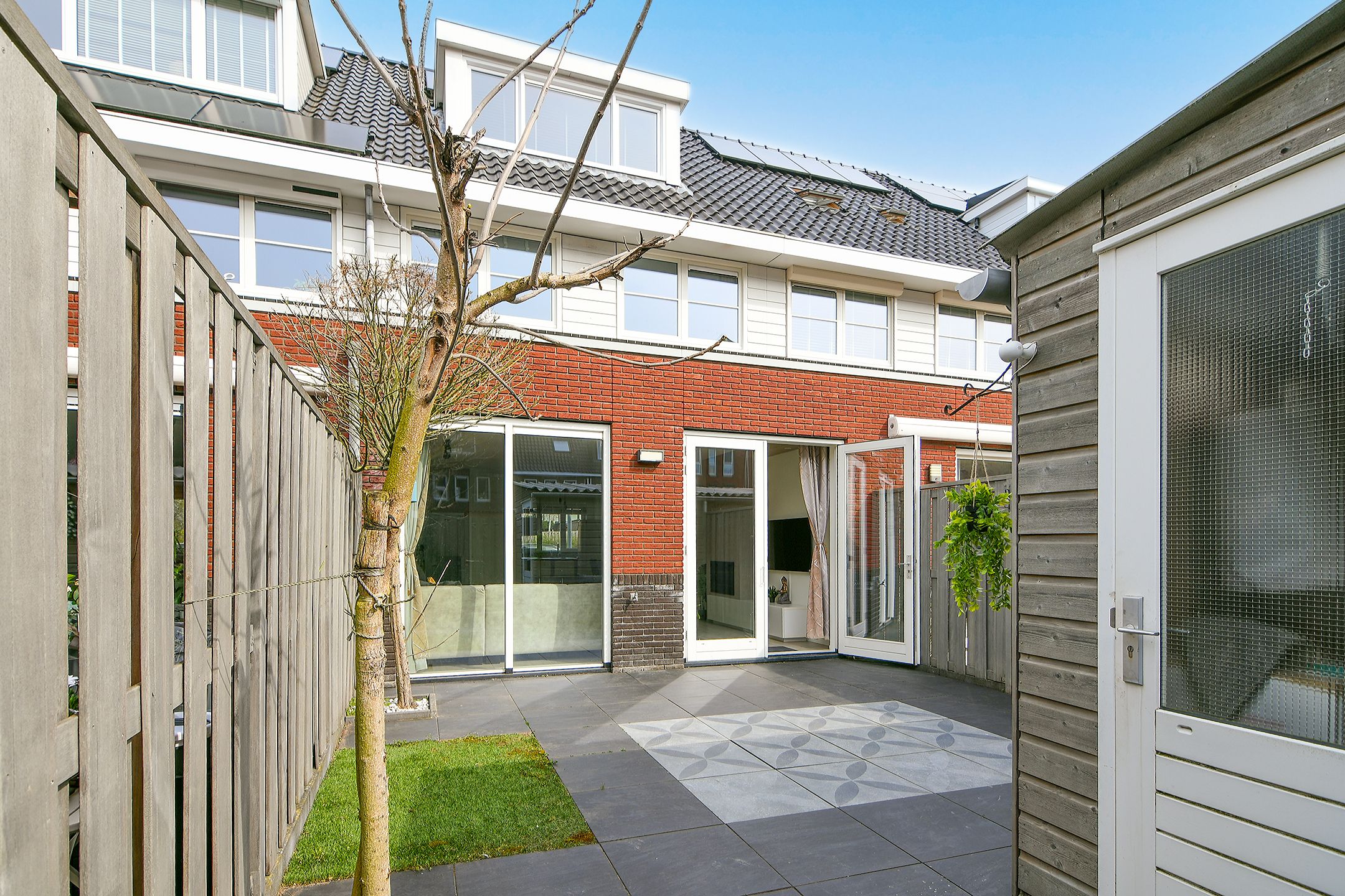 Luxury Family Home with Two Bathrooms Near Hoofddorp Center — 21