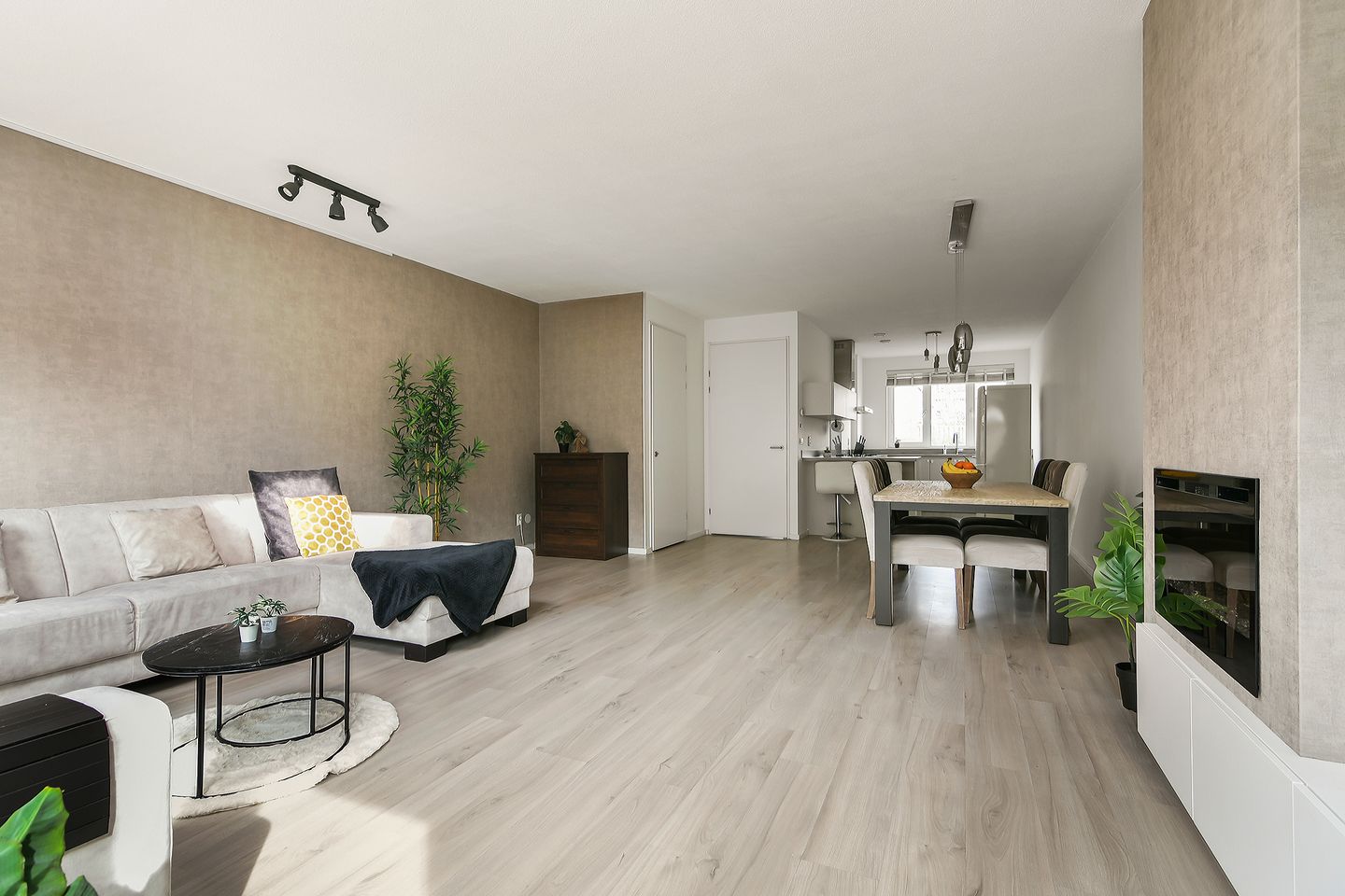 Luxury Family Home with Two Bathrooms Near Hoofddorp Center — 10