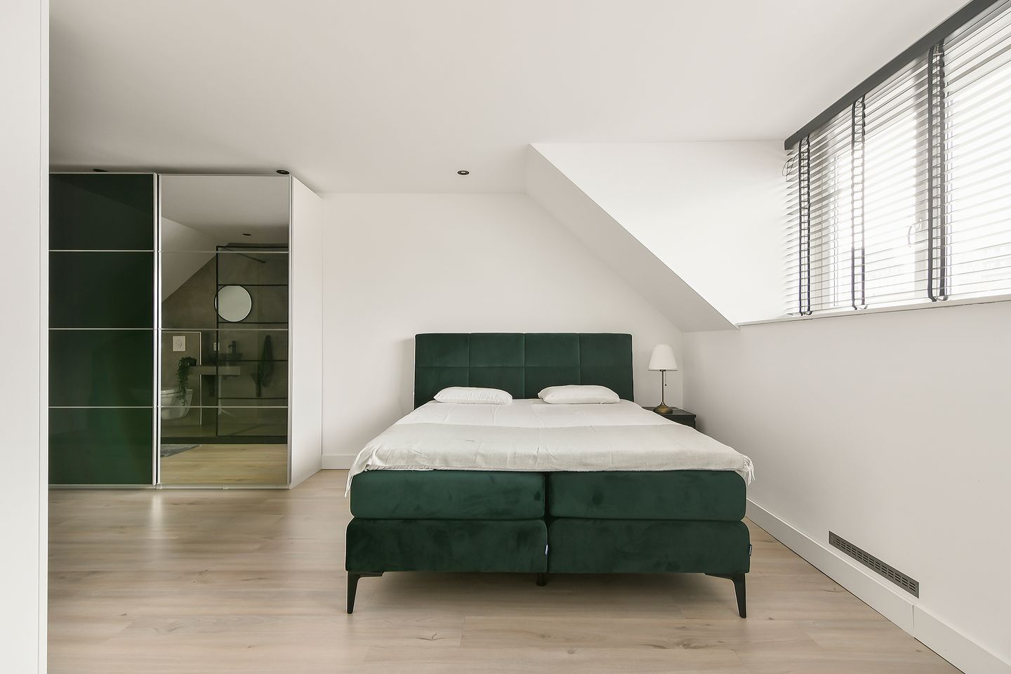 Luxury Family Home with Two Bathrooms Near Hoofddorp Center — 29