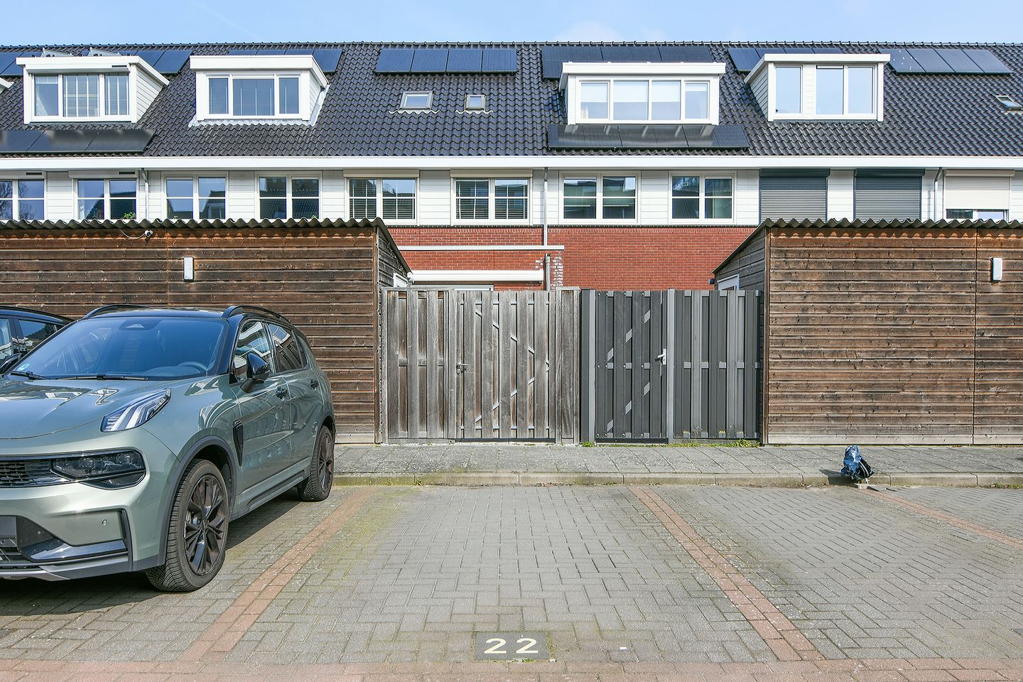Luxury Family Home with Two Bathrooms Near Hoofddorp Center — 35