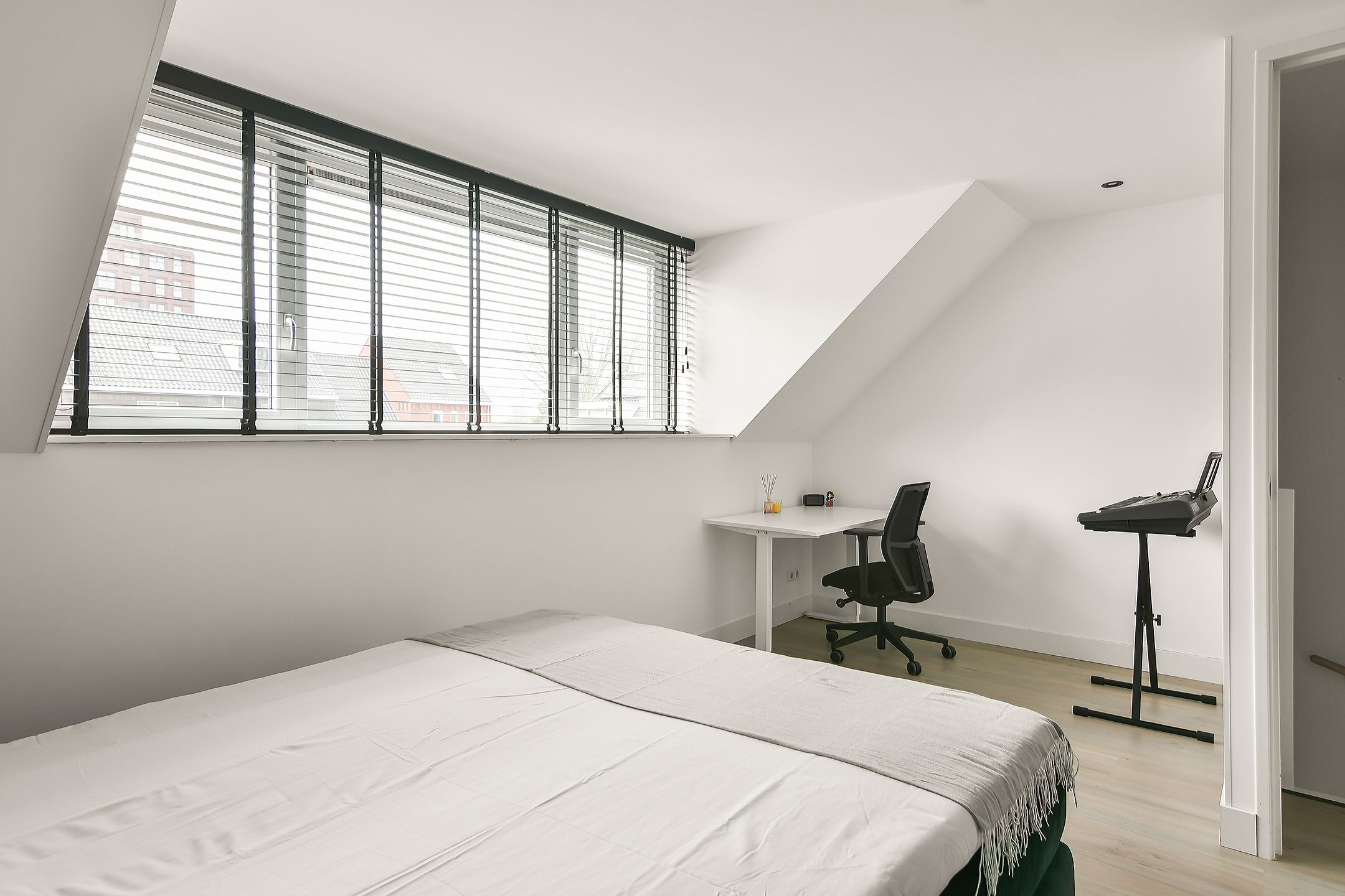 Luxury Family Home with Two Bathrooms Near Hoofddorp Center — 30