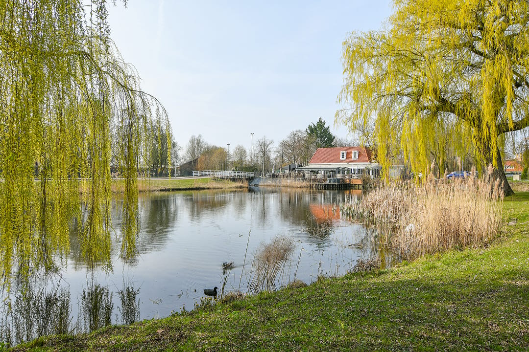 Luxury Family Home with Two Bathrooms Near Hoofddorp Center — 37