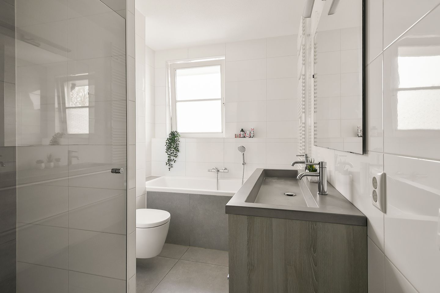 Luxury Family Home with Two Bathrooms Near Hoofddorp Center — 25