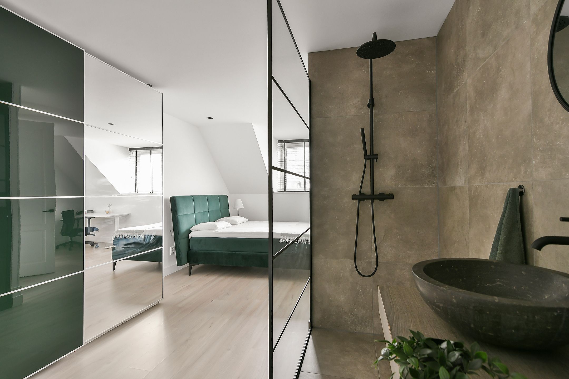 Luxury Family Home with Two Bathrooms Near Hoofddorp Center — 33