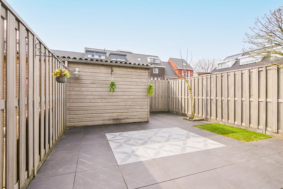 Luxury Family Home with Two Bathrooms Near Hoofddorp Center — 17