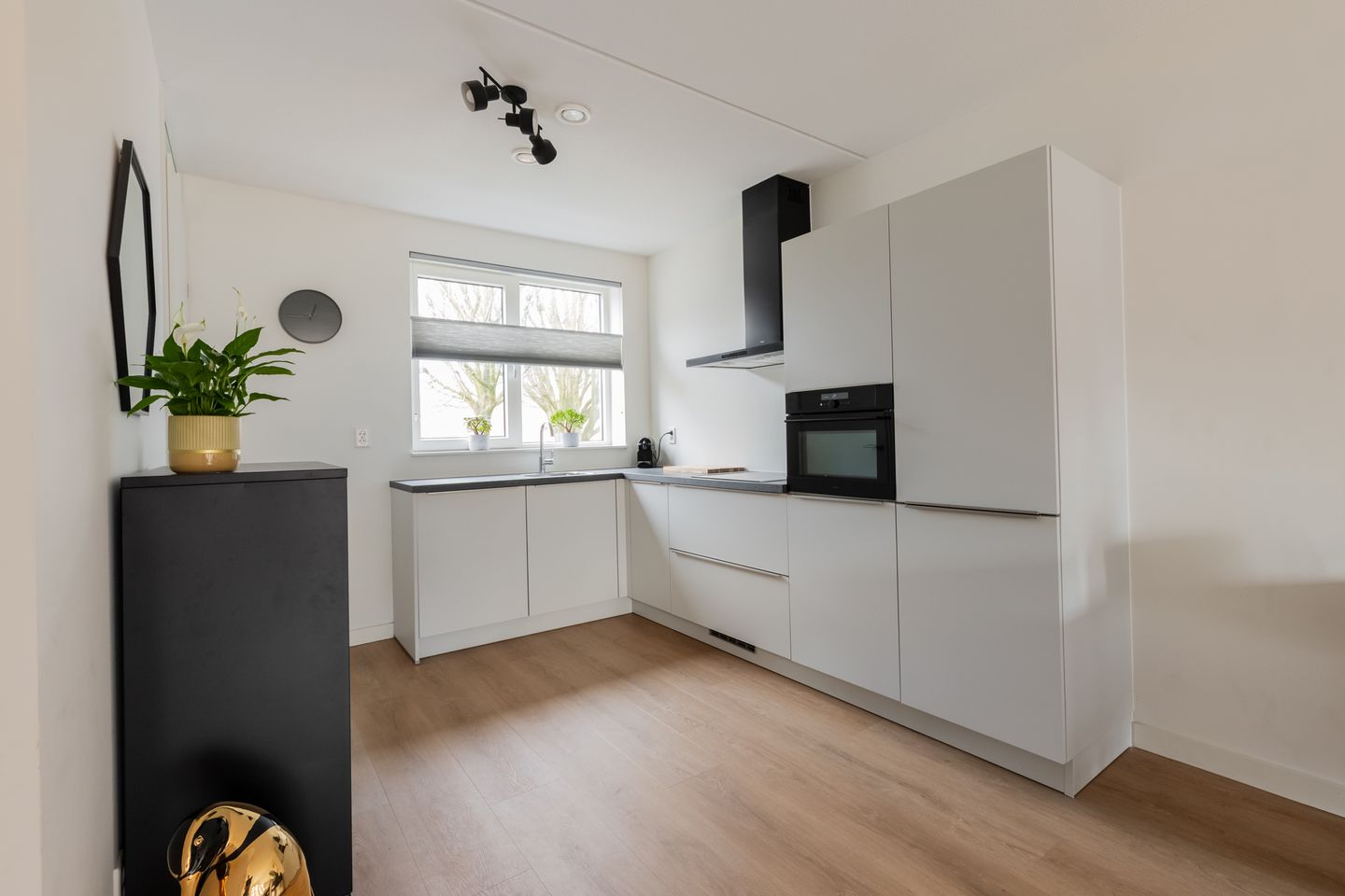 Photo 10 of Ommelanderstraat 48