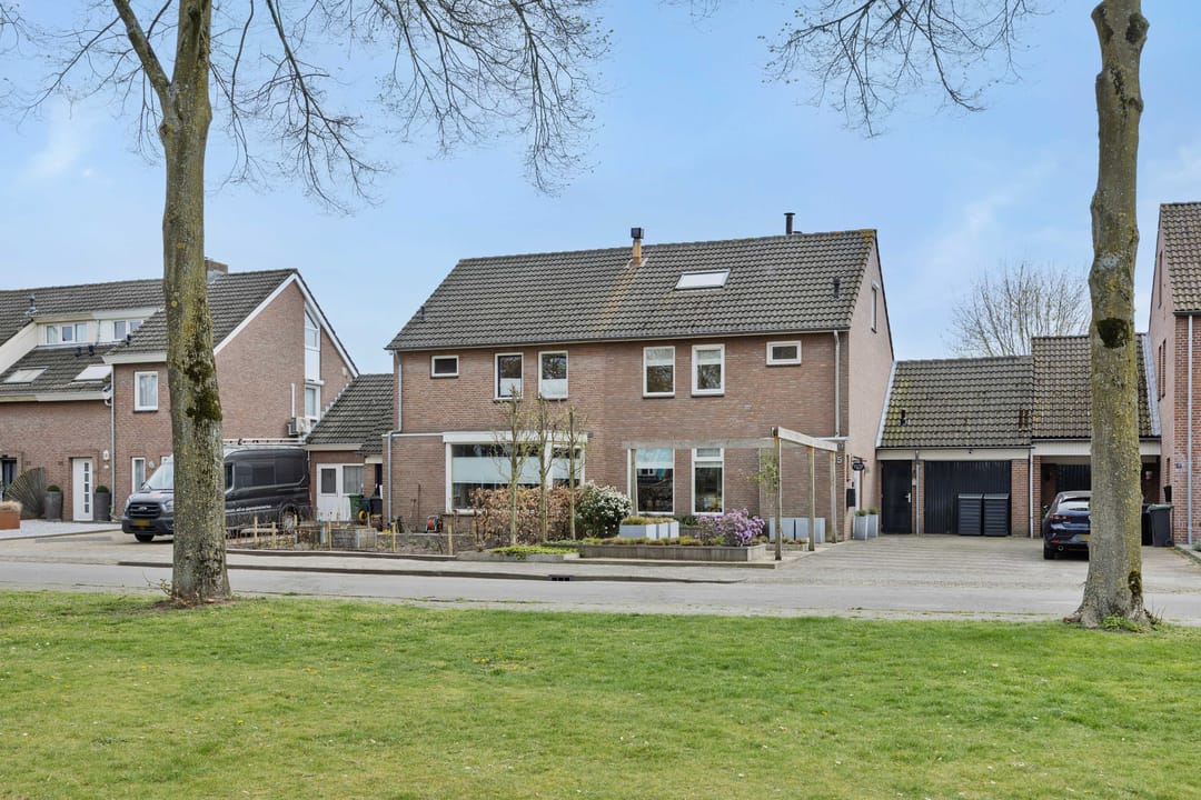 Photo 43 of Reusel 15