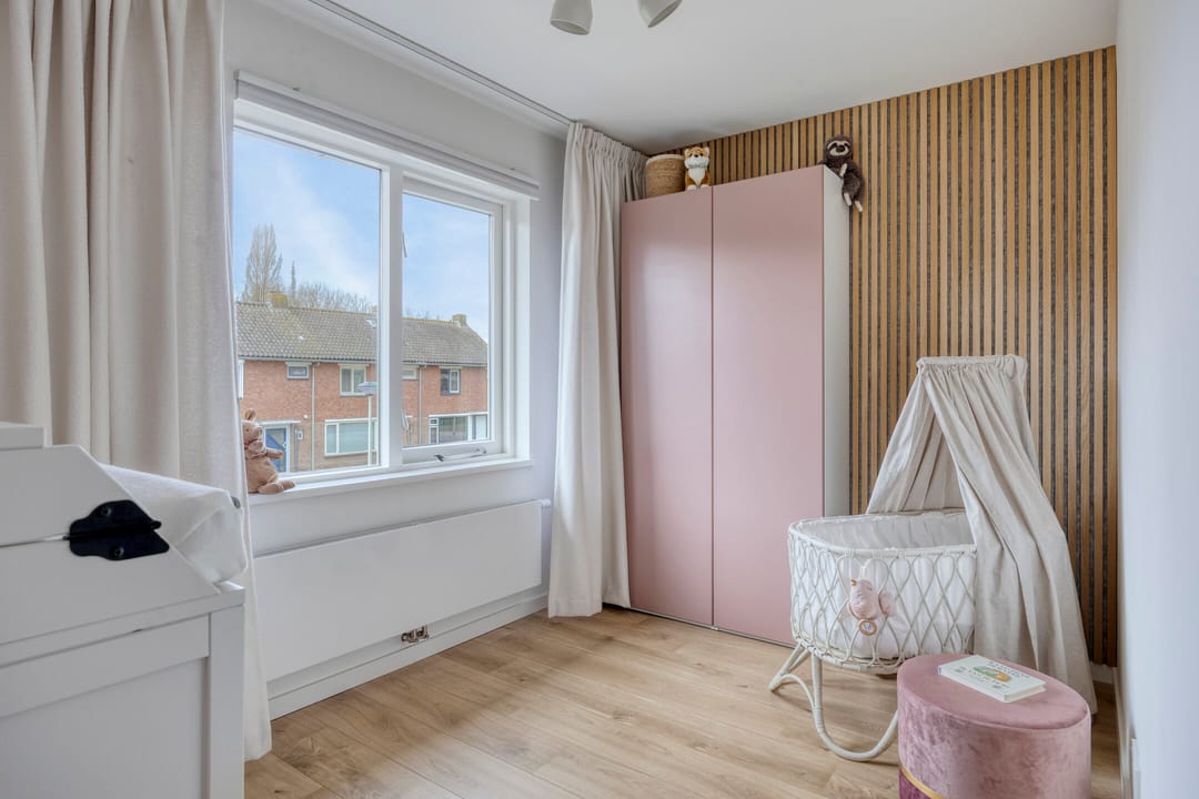 Modernized Terraced Home with Solar Panels and Garden in Roosendaal — 22
