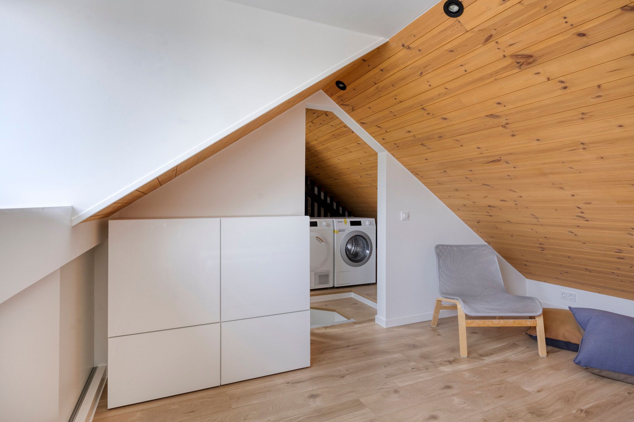 Modernized Terraced Home with Solar Panels and Garden in Roosendaal — 30