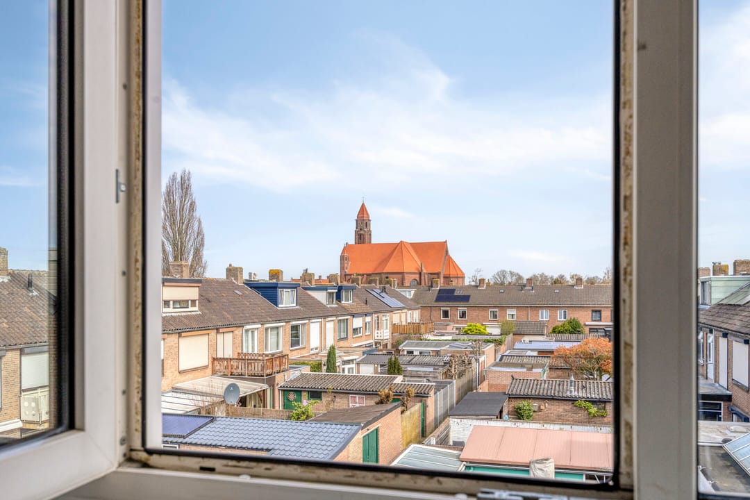Modernized Terraced Home with Solar Panels and Garden in Roosendaal — 31