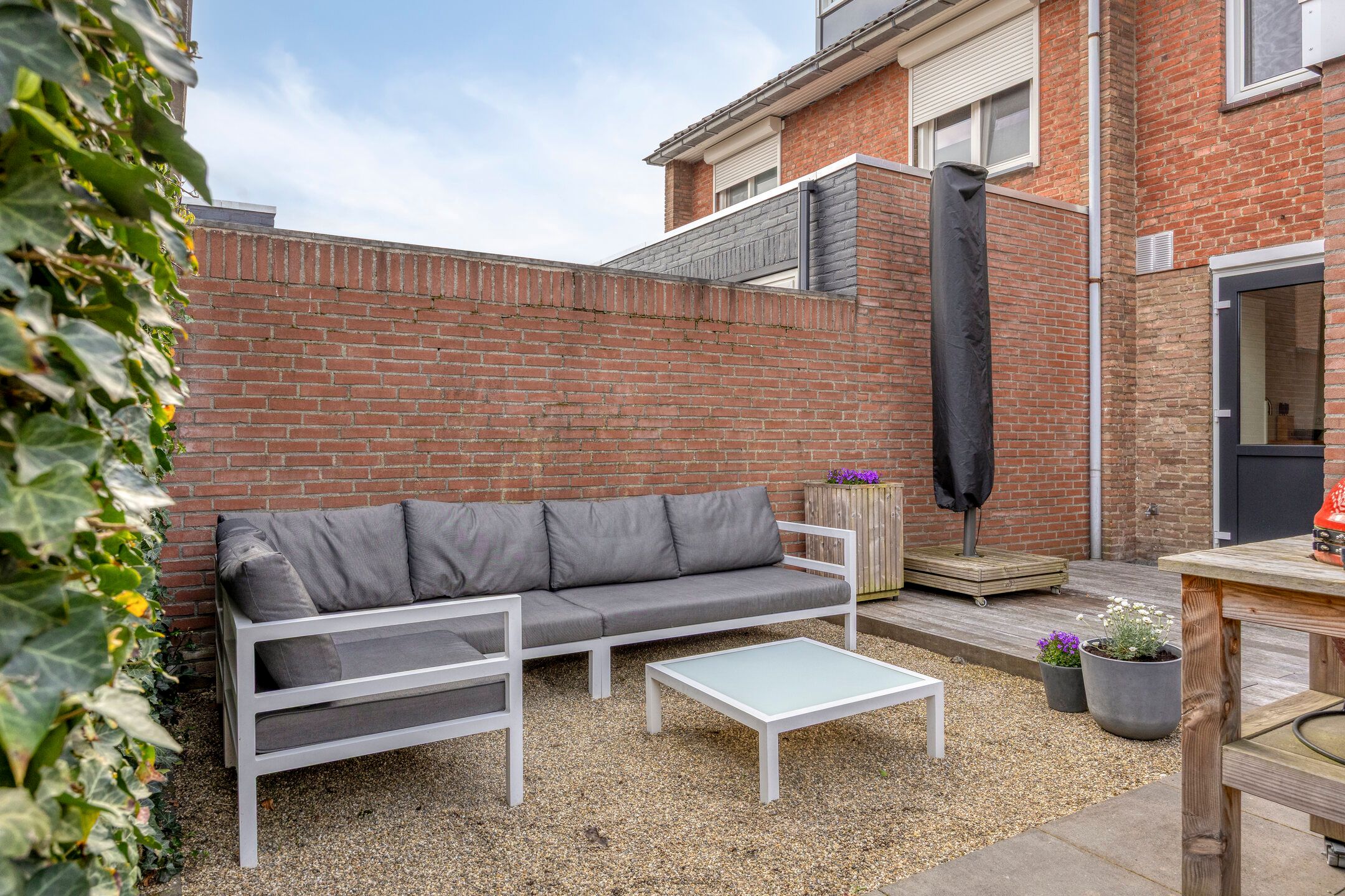Modernized Terraced Home with Solar Panels and Garden in Roosendaal — 33
