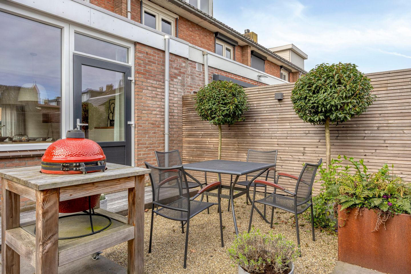 Modernized Terraced Home with Solar Panels and Garden in Roosendaal — 35