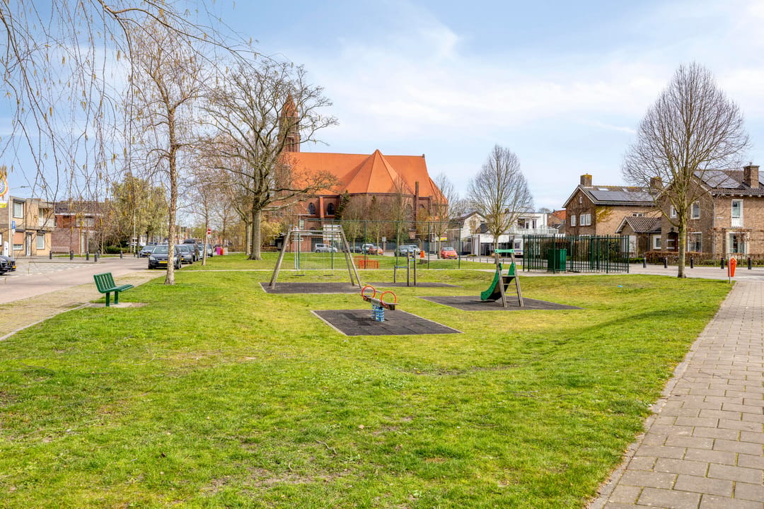 Modernized Terraced Home with Solar Panels and Garden in Roosendaal — 41