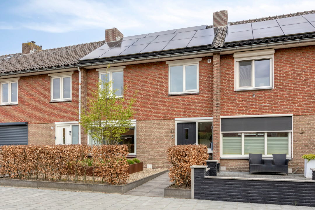 Modernized Terraced Home with Solar Panels and Garden in Roosendaal — 37