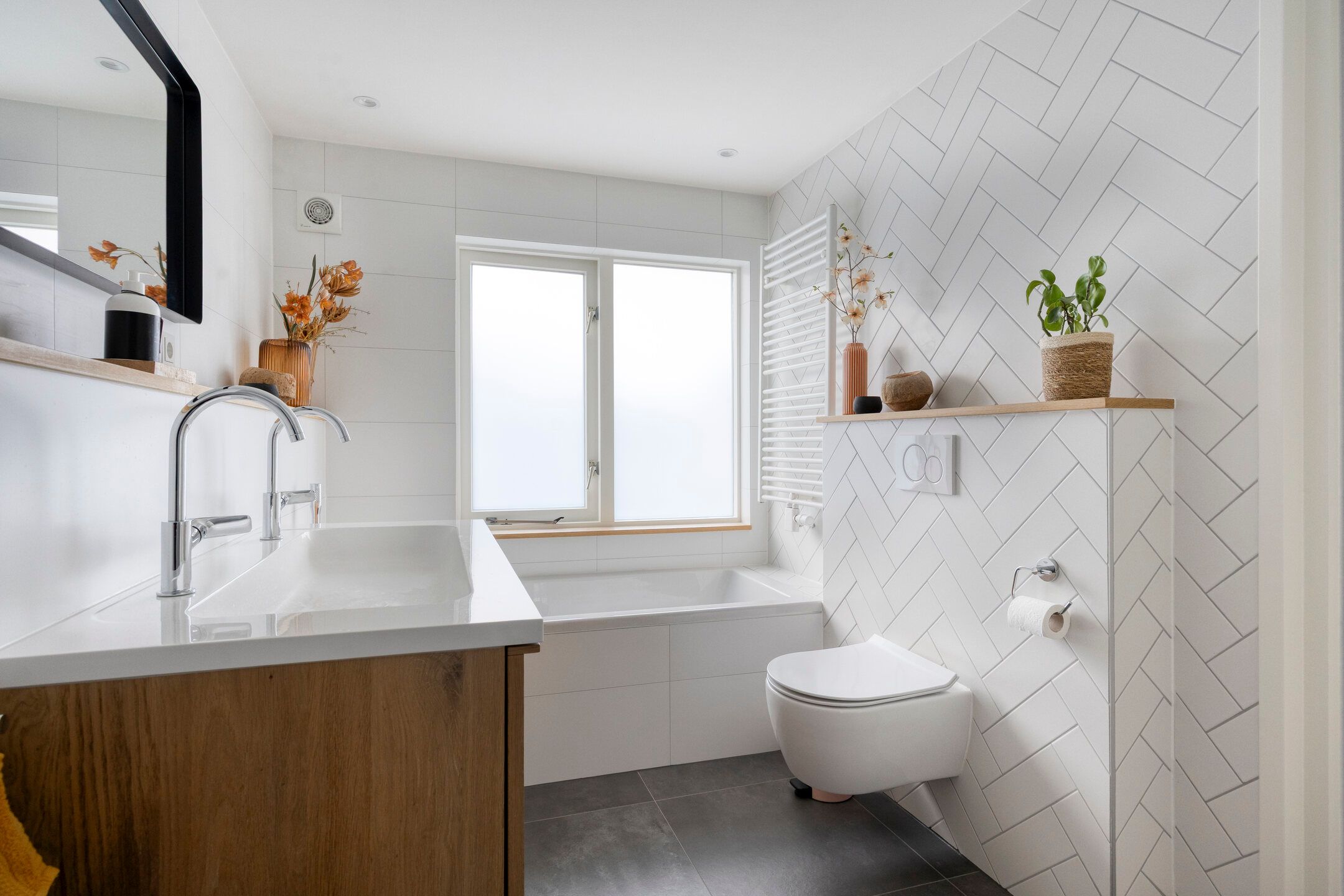 Modernized Terraced Home with Solar Panels and Garden in Roosendaal — 24