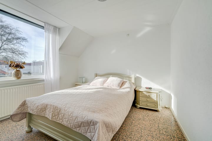 Foto 4 van Middenlaan 18