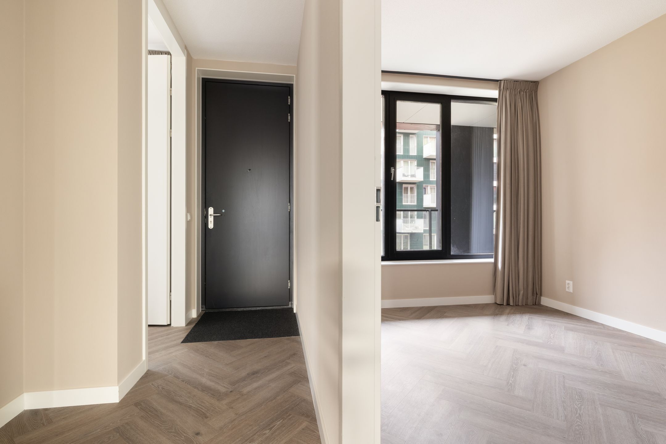 Foto 6 van Mies van der Rohestraat 21