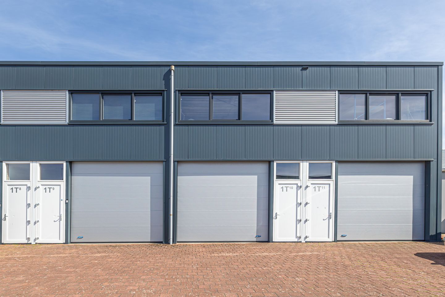 View photo 2 of Avondsterweg 1-t9