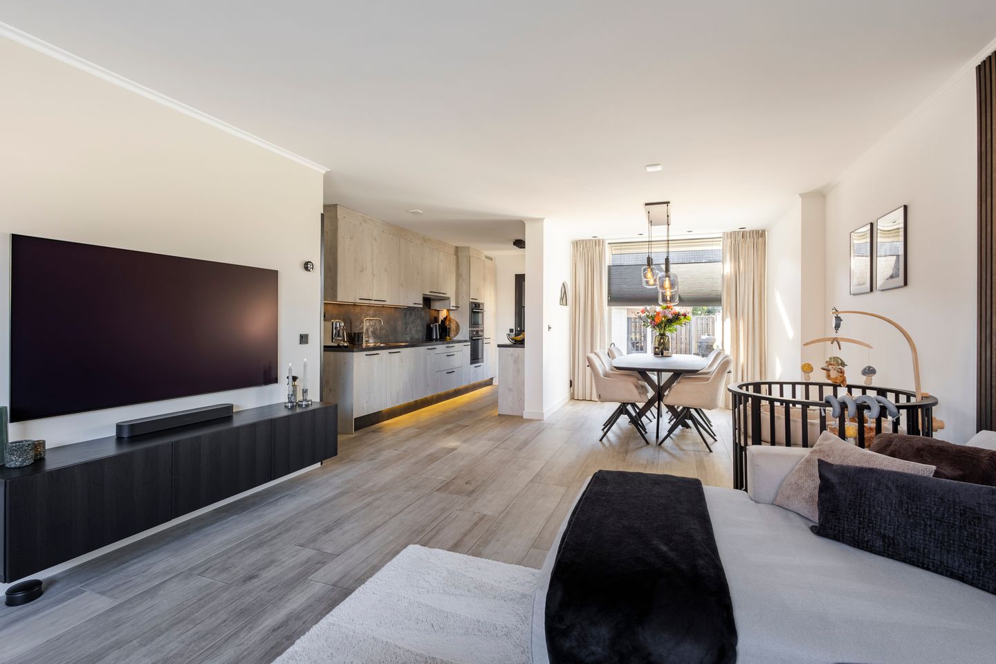 Foto 4 van Van Leijdenstraat 26