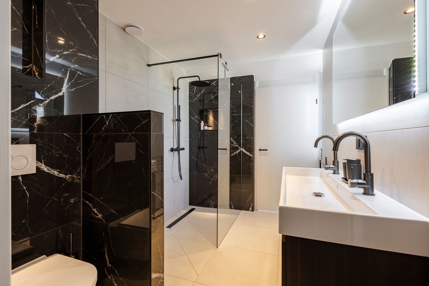 Foto 19 van Van Leijdenstraat 26