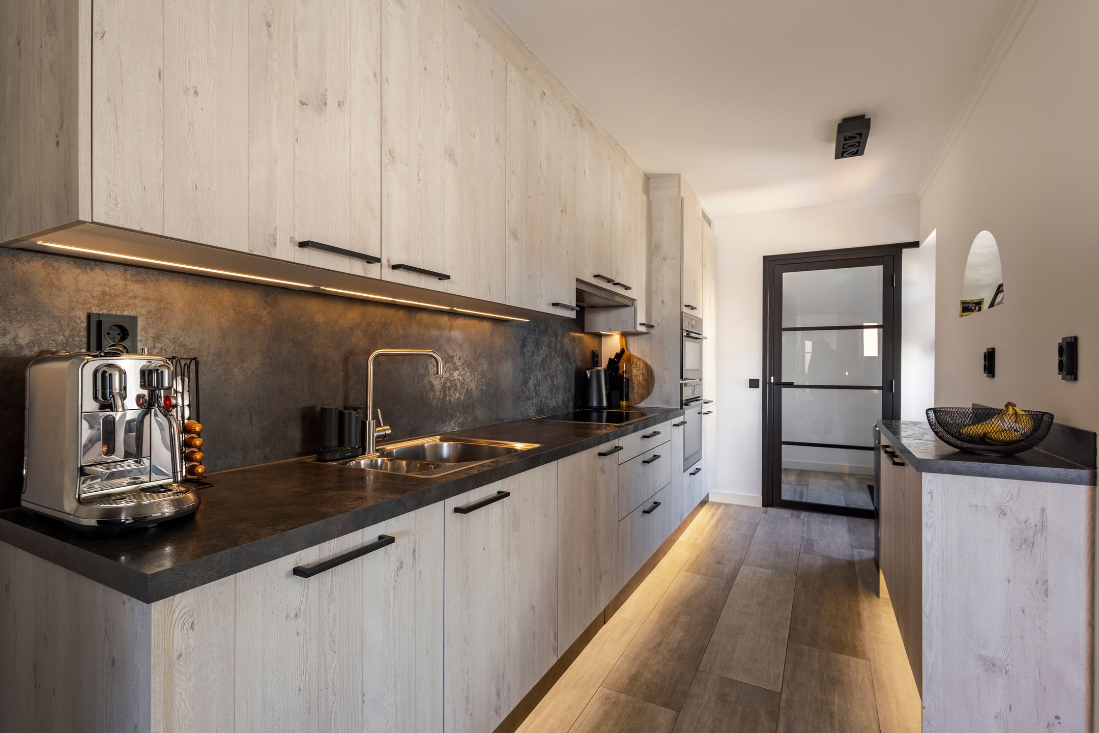 Foto 9 van Van Leijdenstraat 26