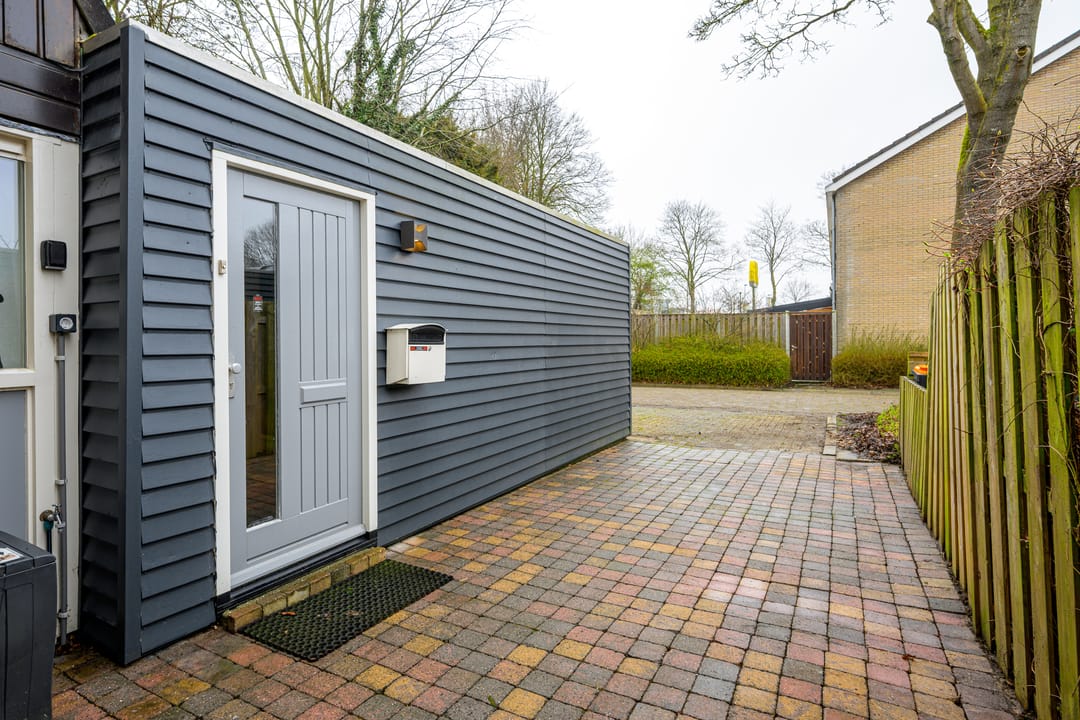 Spacious Family Home with Solar Panels in Quiet Heerhugowaard Neighborhood — 22