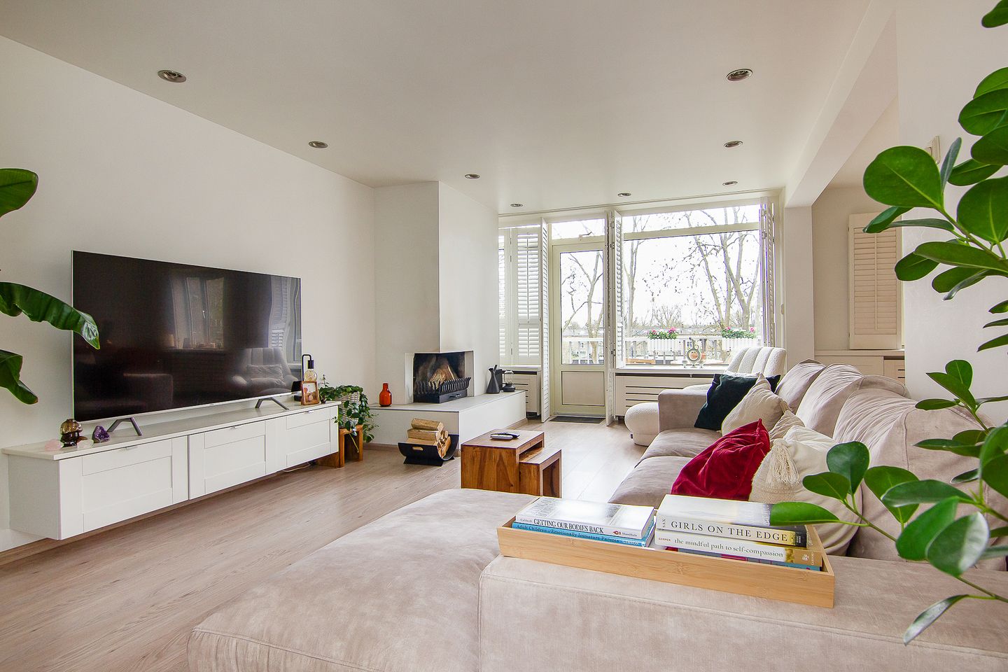 Photo 5 of Albert Verweylaan 17-II